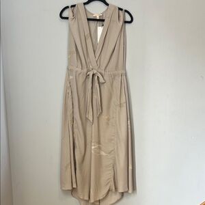 NWT Grade & Gather Women's Elegant Beige & Cream Sleeveless Dress‎ Size Medium